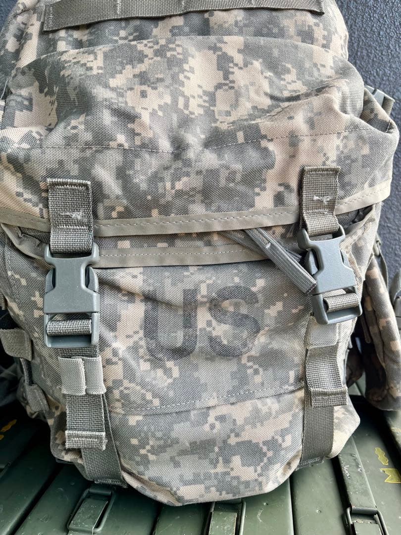 米軍放出品MOLLE2アサルトパック リュック バックパック ショベルポーチ付き