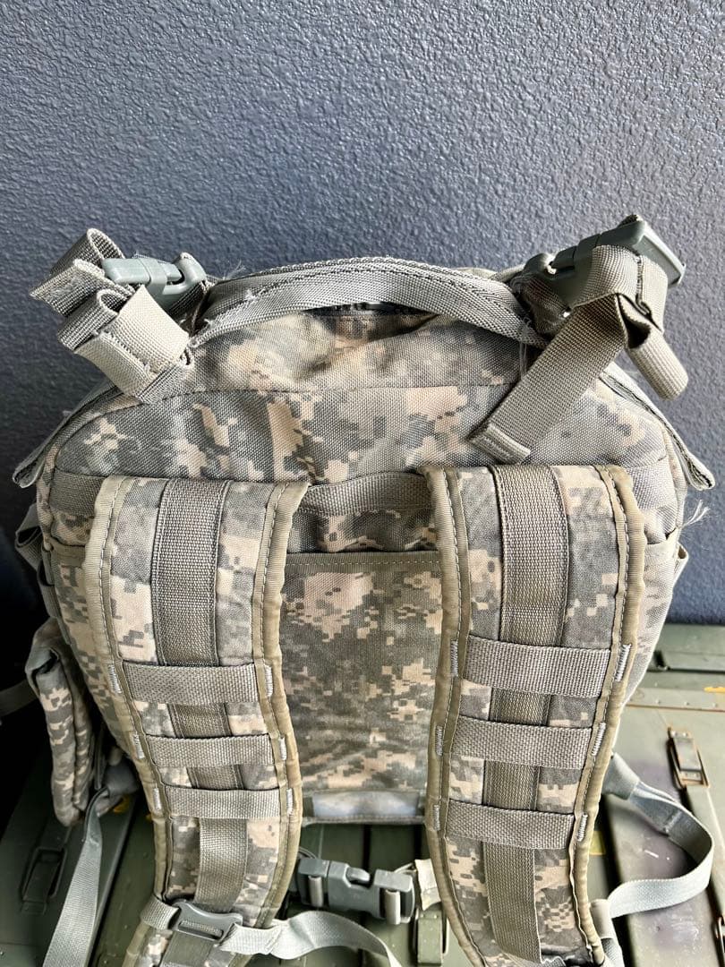 米軍放出品MOLLE2アサルトパック リュック バックパック ショベルポーチ付き