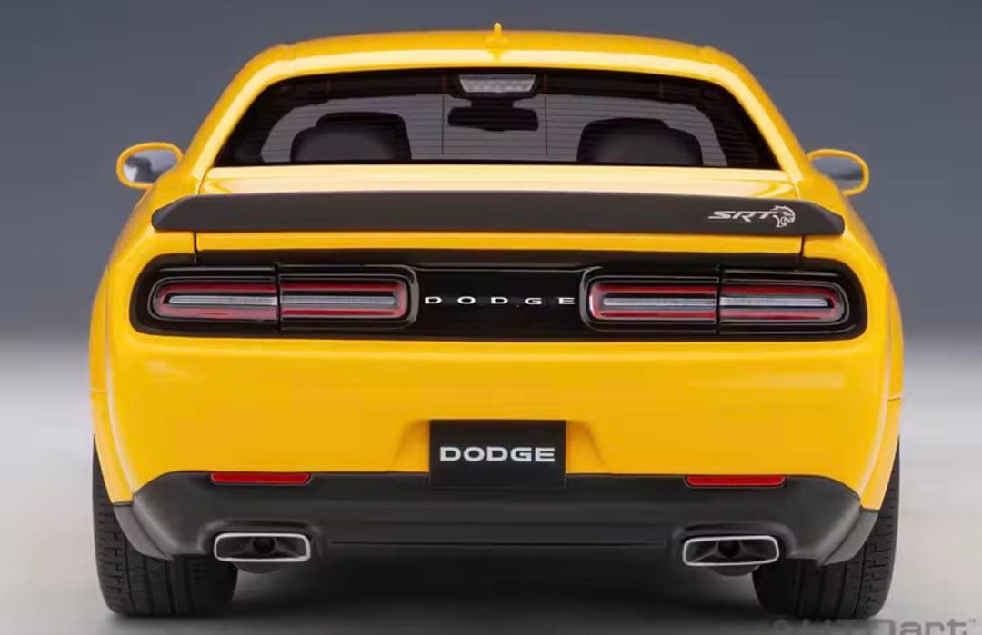 自動車 Dodge Challenger 1:18 diecast model car