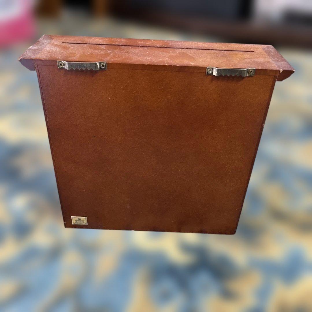 ロイターポーセリン木製ミニチュアキャビネット 23日までになります。