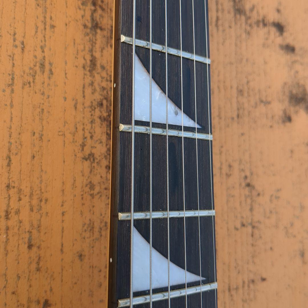 サンバースト エレキギター ユニークデザイン