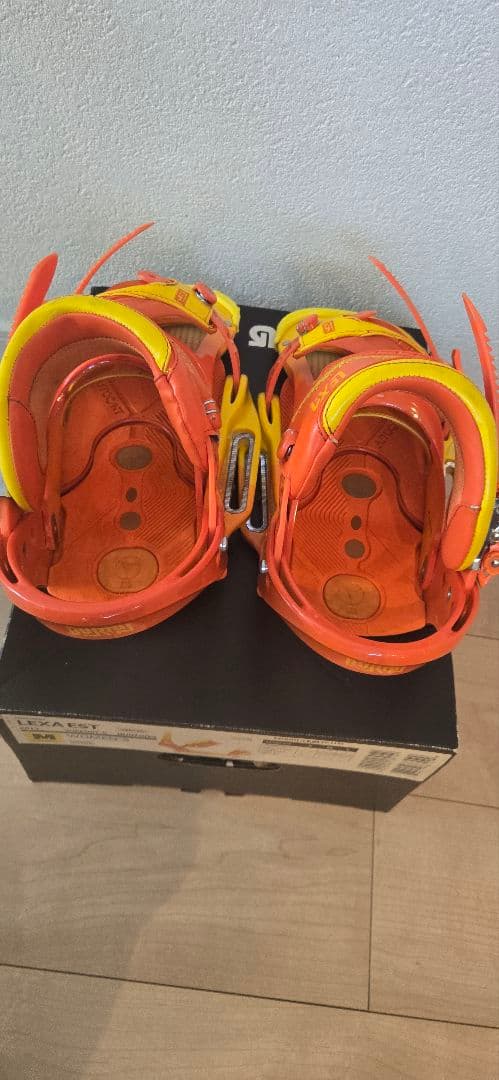 ★再値下げ！Burton買い揃え！ スノーボード板&ビンディング カバー2つ付き