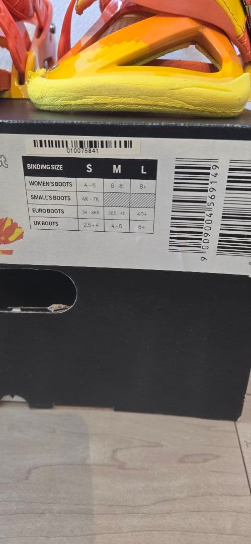 ★再値下げ！Burton買い揃え！ スノーボード板&ビンディング カバー2つ付き