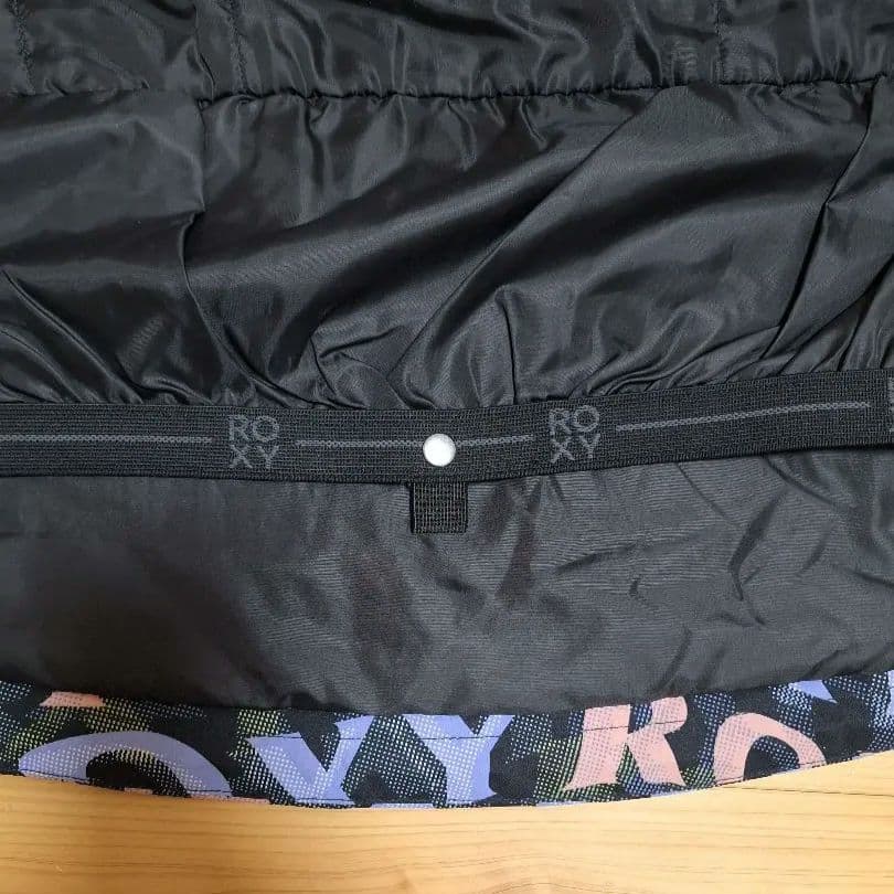 新品未使用タグ付き ROXY ロキシー スノーボードウェア ジャケット Mサイズ