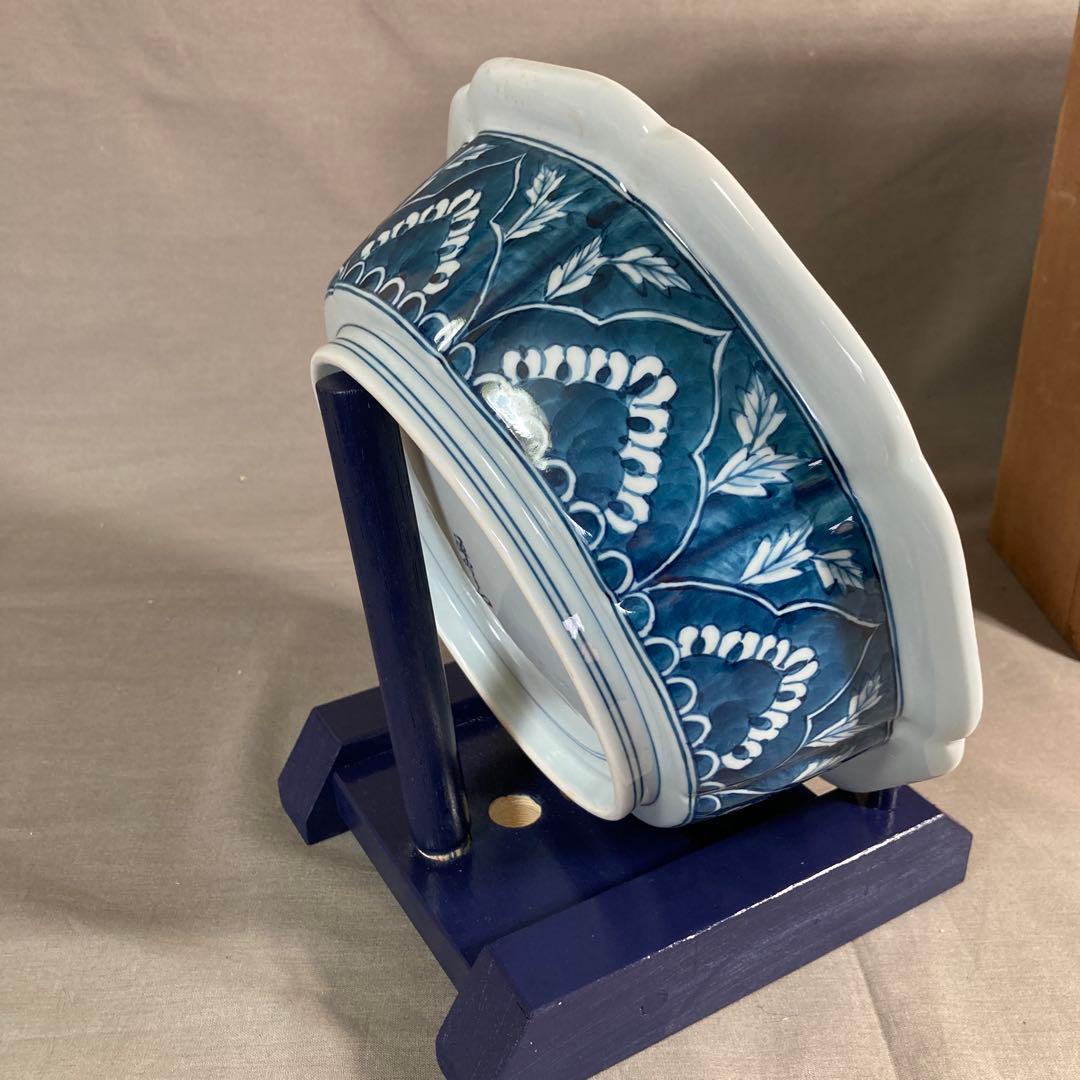 【源右衛門】古伊万里の伝統　日本の名窯　舘林源右衛門作　染付濃双鳥文　花形大深鉢