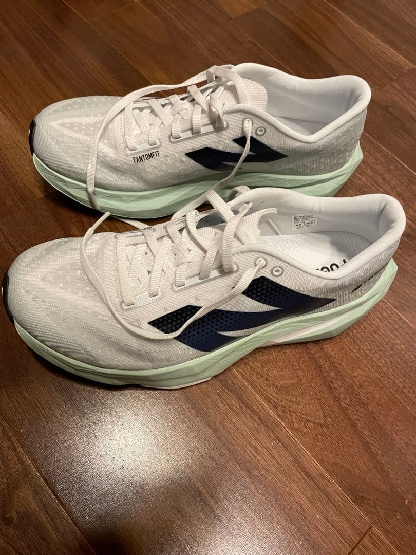 ニューバランス ヒューエルセル　レベル　v4　26.5 （1回3キロ使用のみ）