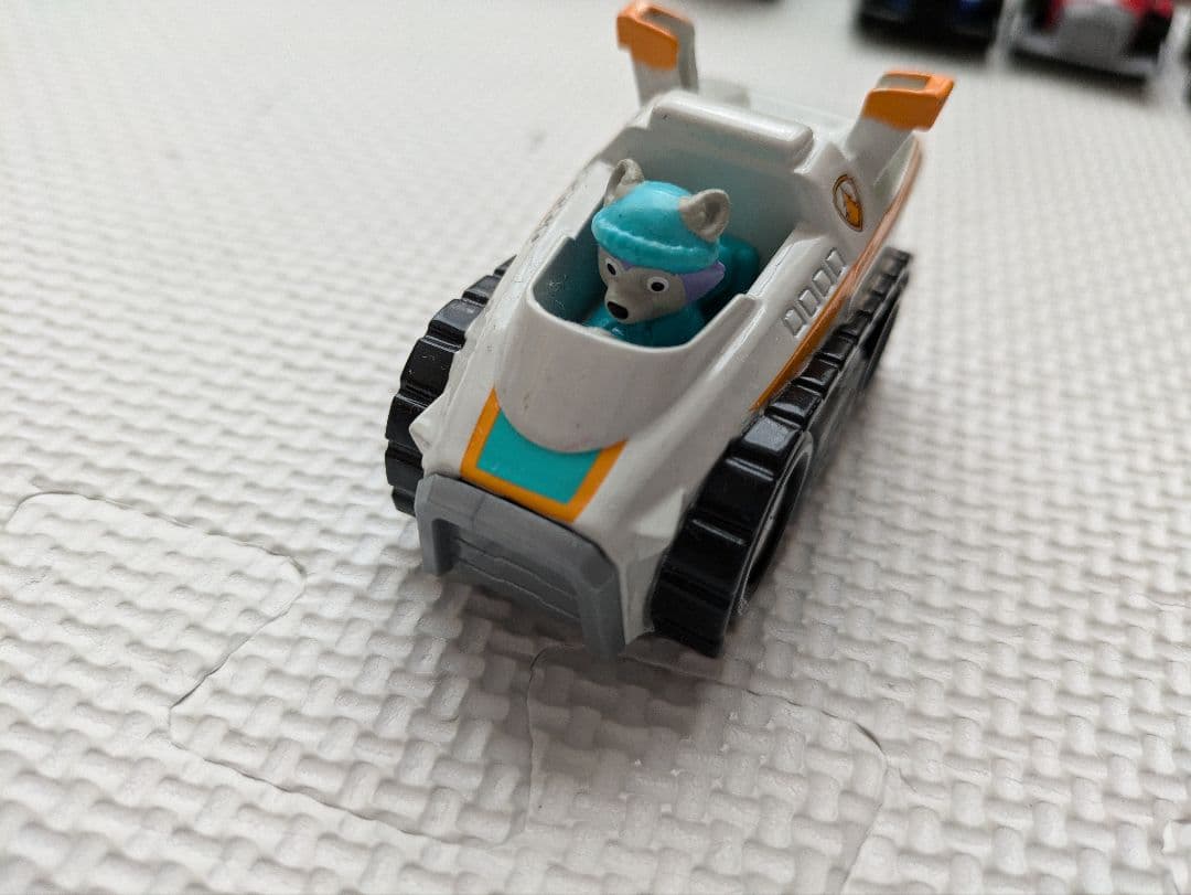 パウパトロール　ダイキャスト　ビーグル　カーレース大作戦など