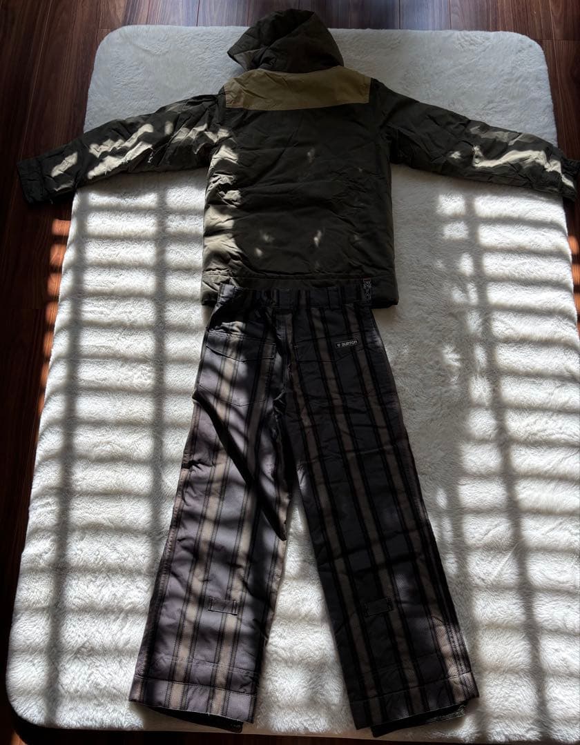 子ども用スノーボードウェア　（緑・茶）