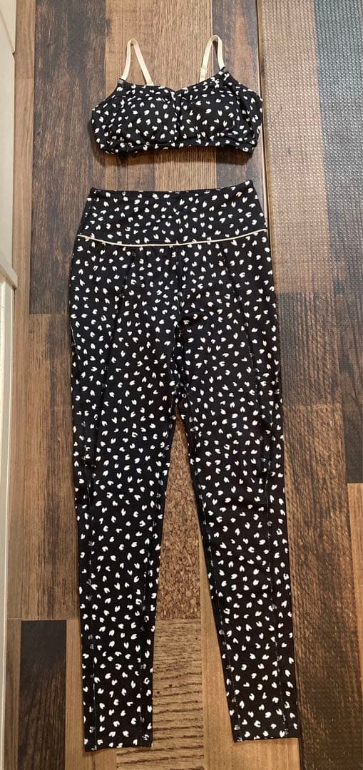 極美品　emmi yoga エミヨガ　ヨガウェア　ハート柄　S