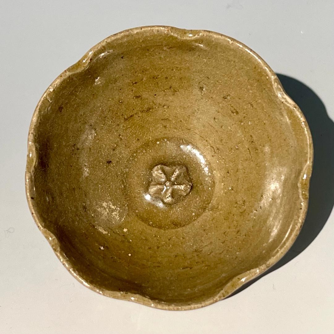 『宋』越州窯 青磁 青釉陽刻花紋盃 中国古玩美術