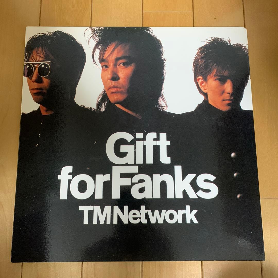 TMNETWORK パネルとサイン