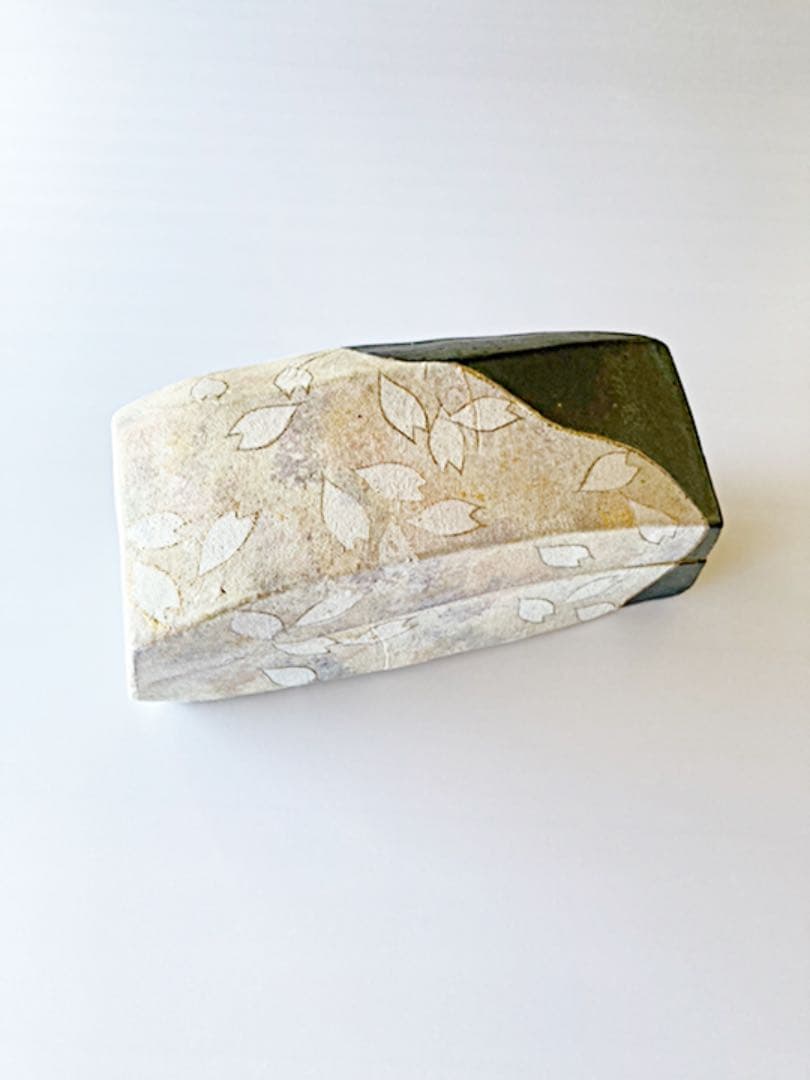 期間限定お値下げ中！！　新品未使用！！　島田恭子作　櫻　蓋物　布目金彩　益子焼