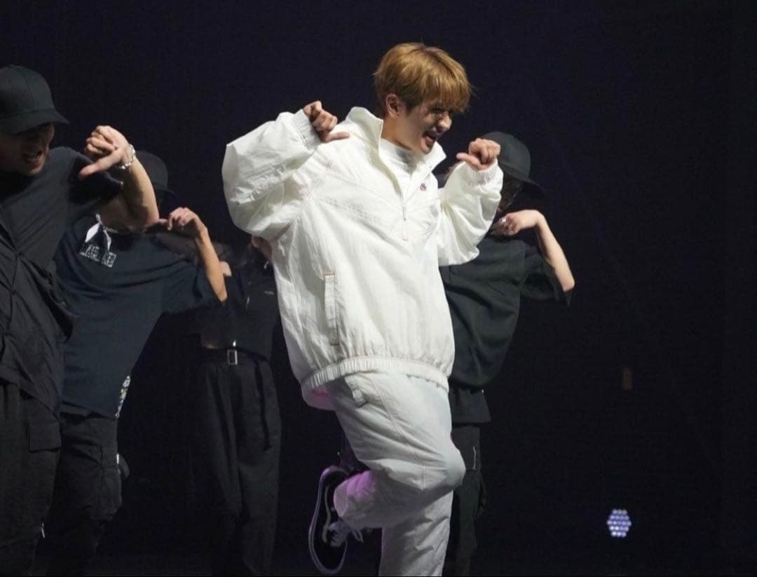 Nissy着用　ナイキ　ハーフジップフーディジャケット