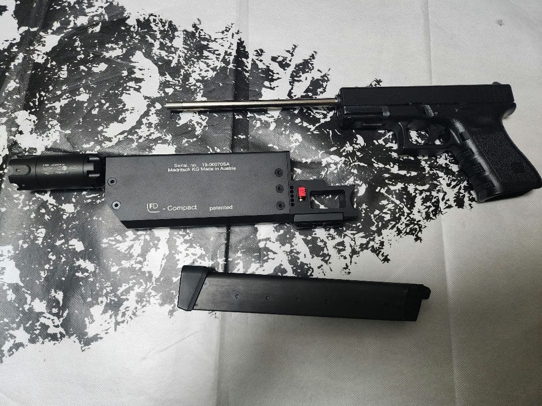 東京マルイ製　ガスガン　グロック19 ダミーサイレンサーカスタム