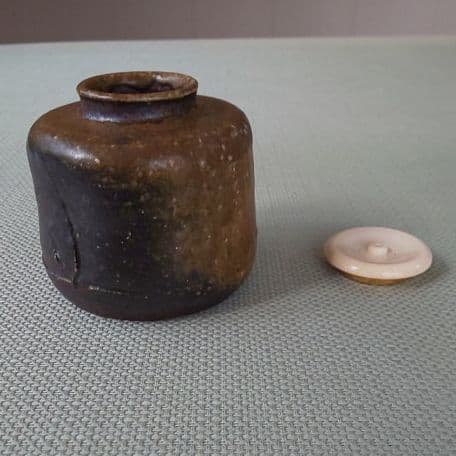 A 39 茶道         備前茶入 ・ 岸本昭彦作  ( 新品未使用品 )