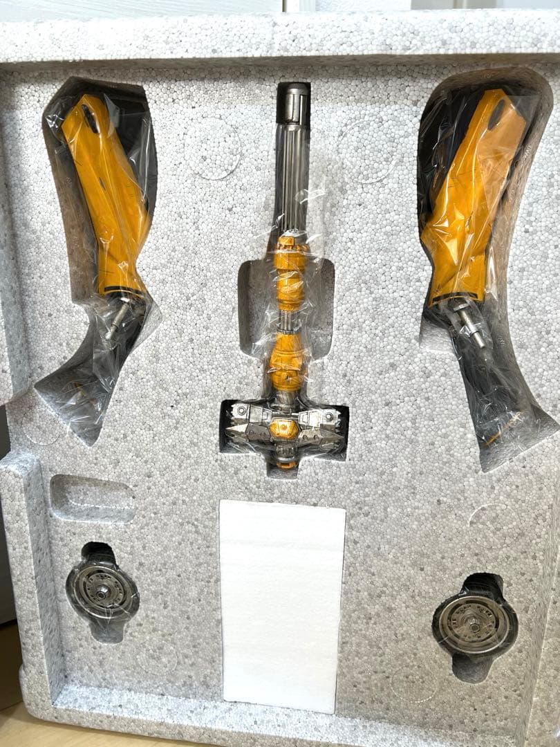 【希少】バンブルビー トランスフォーマー 最後の騎士王 threeA