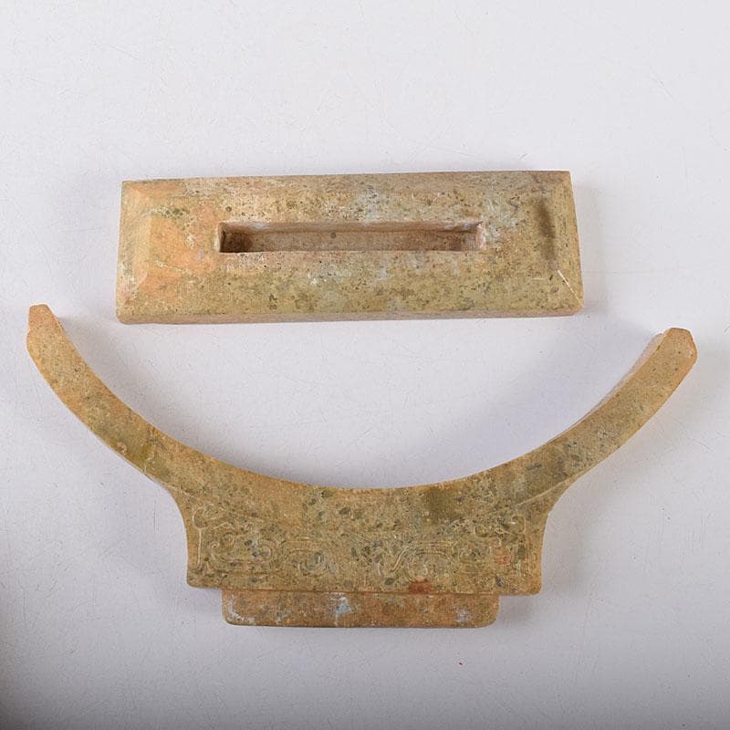 中国　玉石彫刻　神獣透かし彫　玉壁　硯屏　直径28㎝　飾台付　V　8135