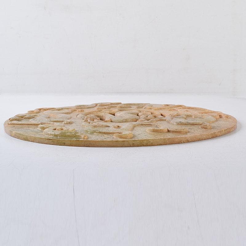 中国　玉石彫刻　神獣透かし彫　玉壁　硯屏　直径28㎝　飾台付　V　8135