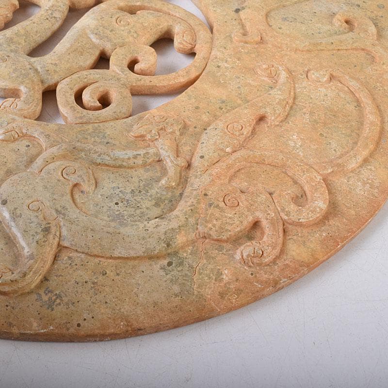 中国　玉石彫刻　神獣透かし彫　玉壁　硯屏　直径28㎝　飾台付　V　8135