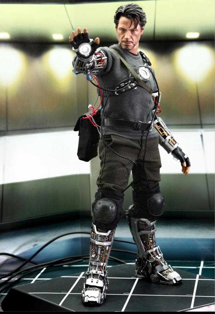 トニー・スターク（メカテスト版）　アイアンマン　１／６スケールフィギュア