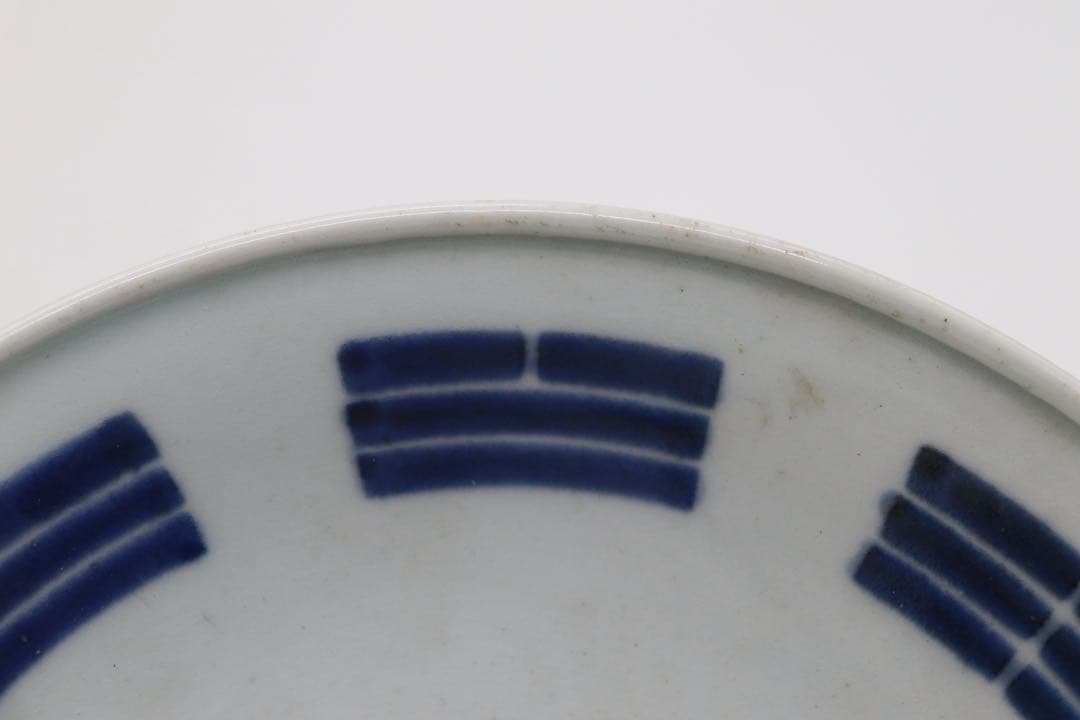 中国　染付　牡丹八卦紋中皿　古染　送料込み251007