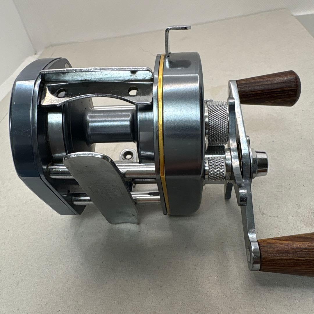 シマノバンタム100ＥＸベイトリール メタルボディ 木製ハンドル