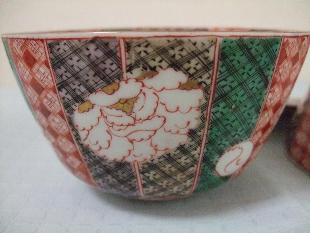 ★古美術品・古伊万里 金蘭手 蓋物碗 茶碗５客組 牡丹・吉祥文 木箱入り