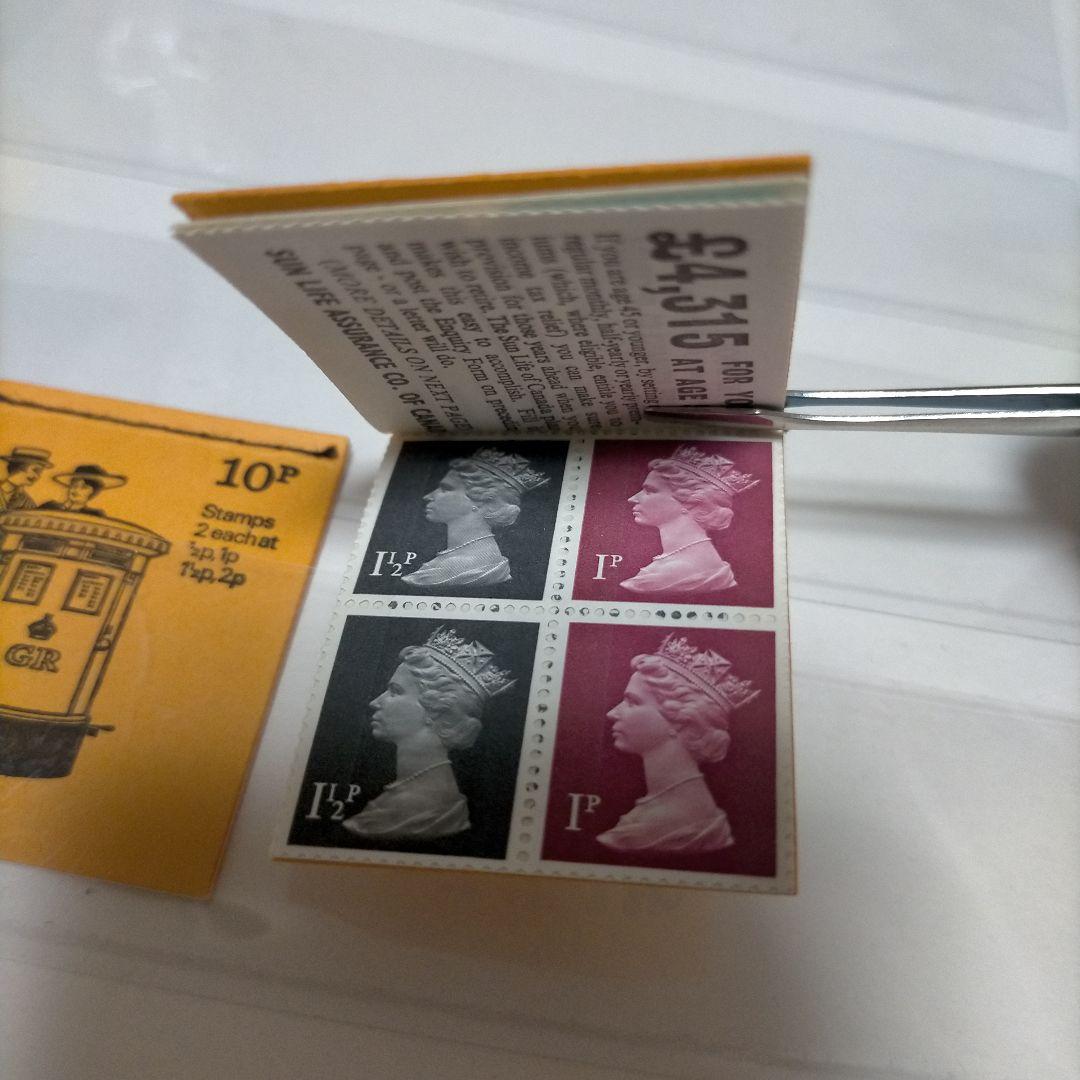 1442 外国切手 エリザベス ミニ切手帳2通 8面切手入り