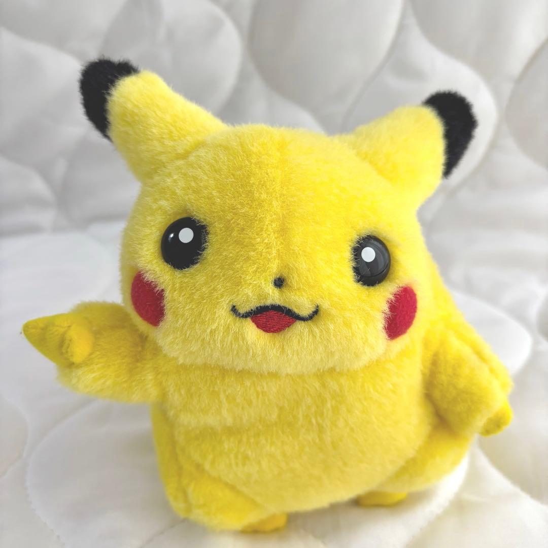 ピカチュウ　ピース　ぬいぐるみ　トミー