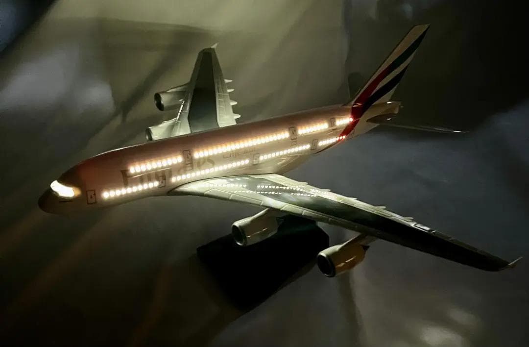 Aircraft Model　エミレーツ航空｜Airbus A380｜ライト点灯
