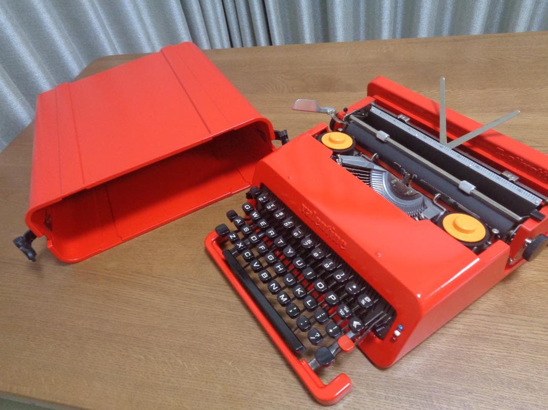 完動品　olivetti valentineタイプライター　時計じかけのオレンジ
