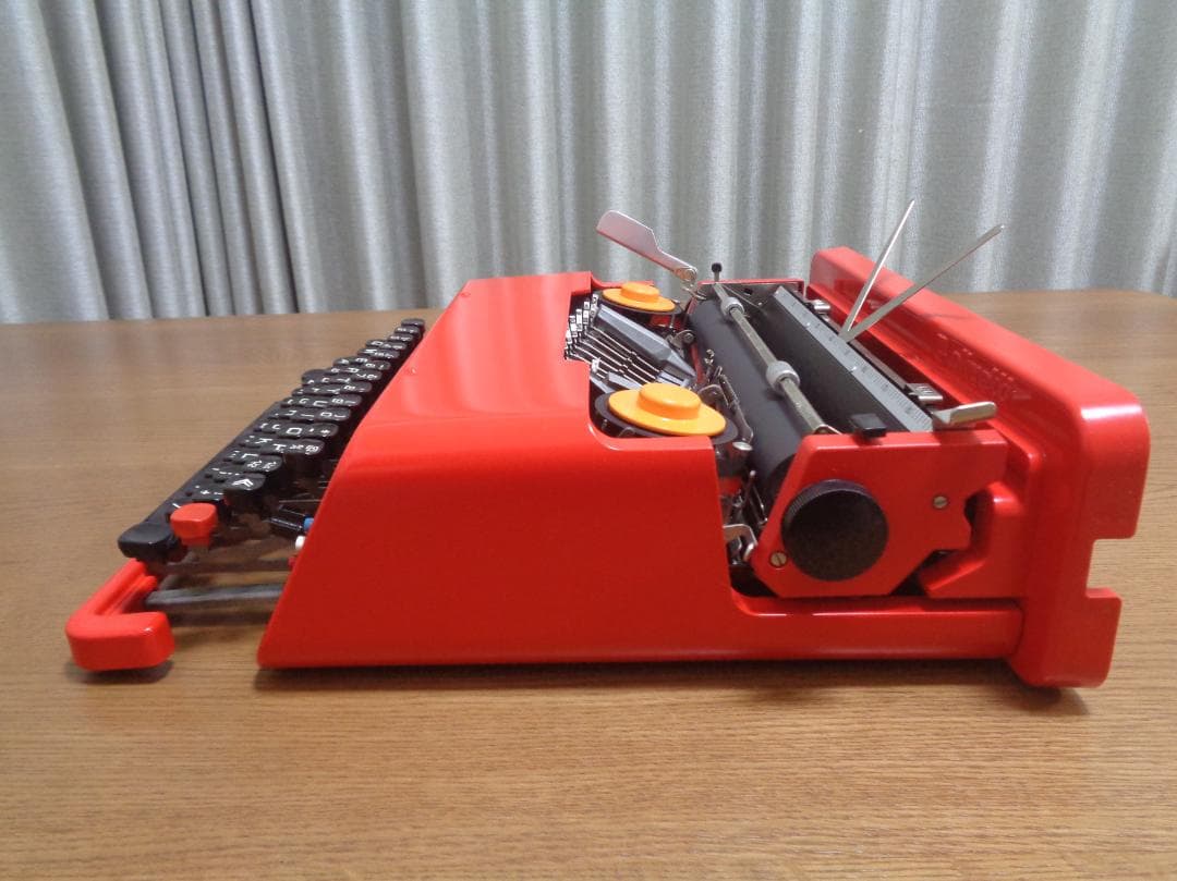 完動品　olivetti valentineタイプライター　時計じかけのオレンジ
