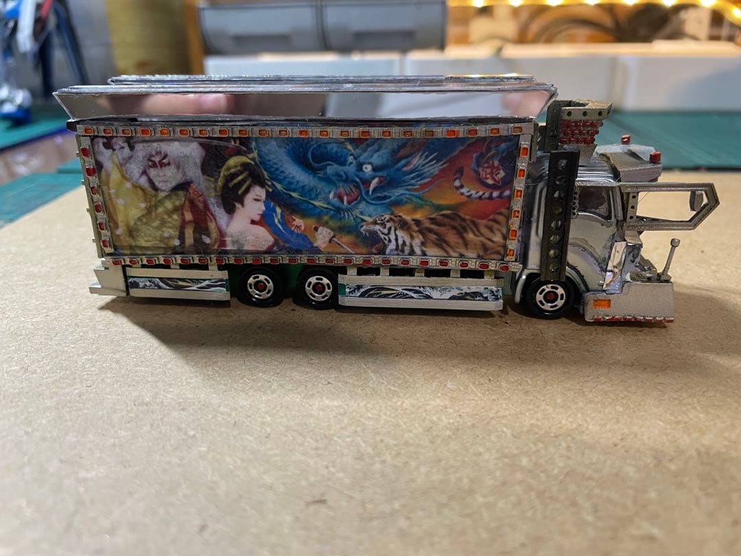 CATTLE TRANSPORTER 改装1/64 デコトラ