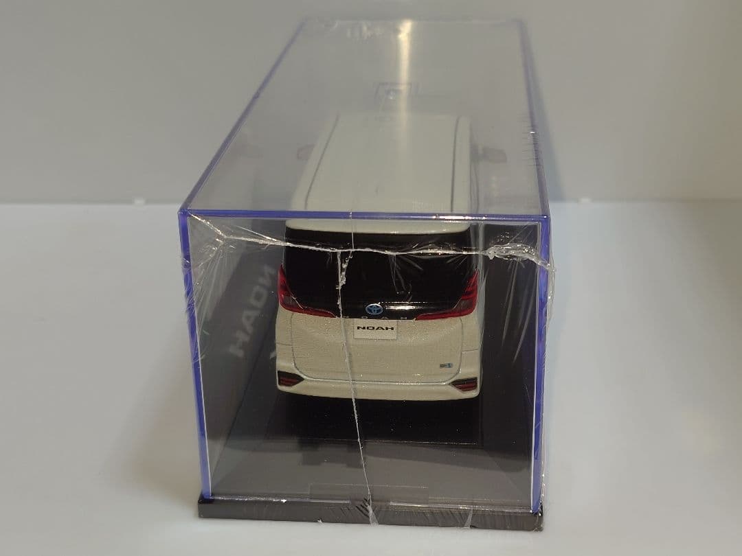 トヨタ 新型ノア カラーサンプル ミニカー 90系 パールホワイト 070