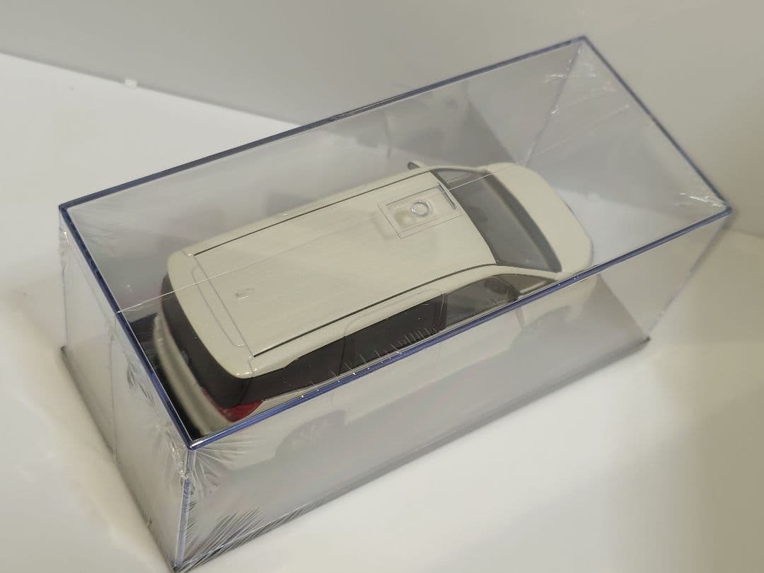 トヨタ 新型ノア カラーサンプル ミニカー 90系 パールホワイト 070