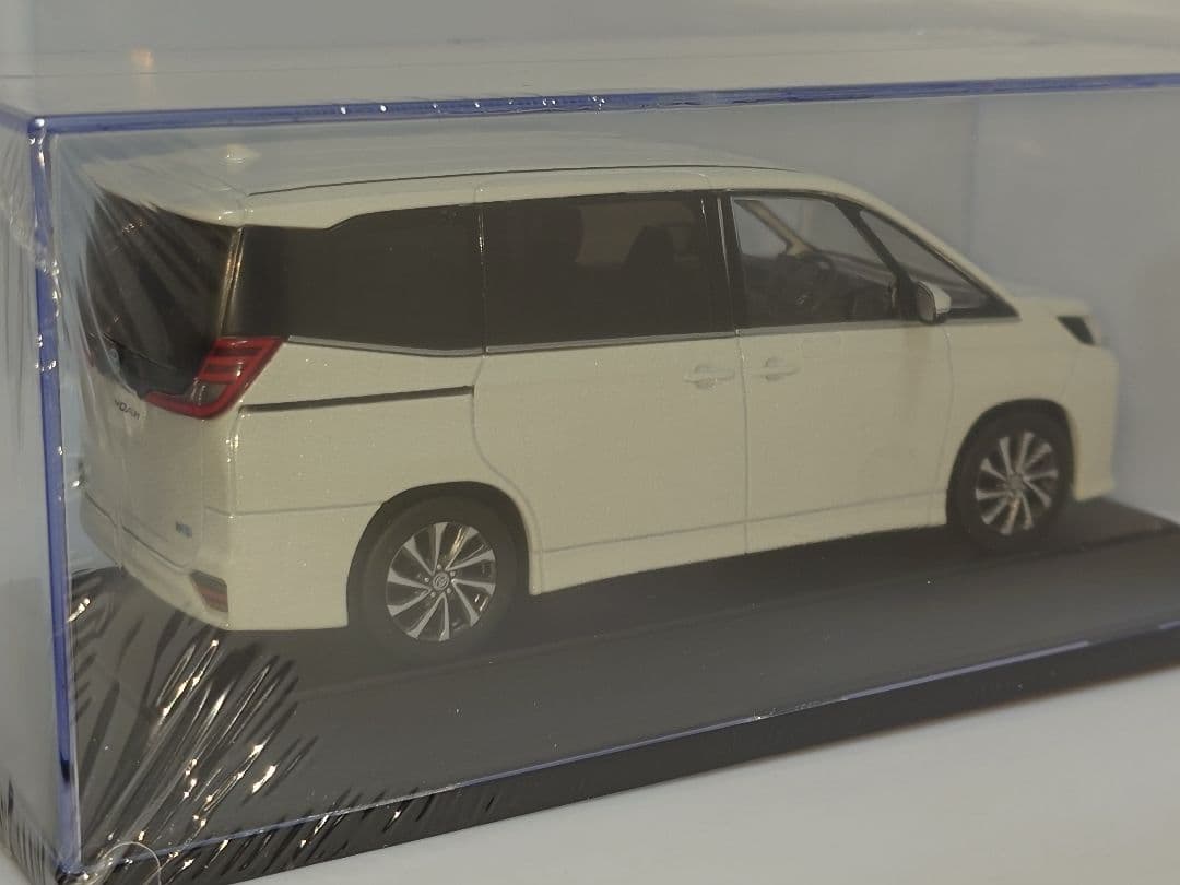 トヨタ 新型ノア カラーサンプル ミニカー 90系 パールホワイト 070