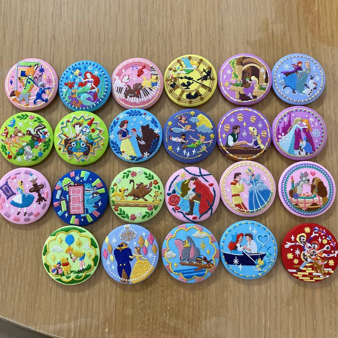 ディズニー　刺繍缶バッジ　23個セット