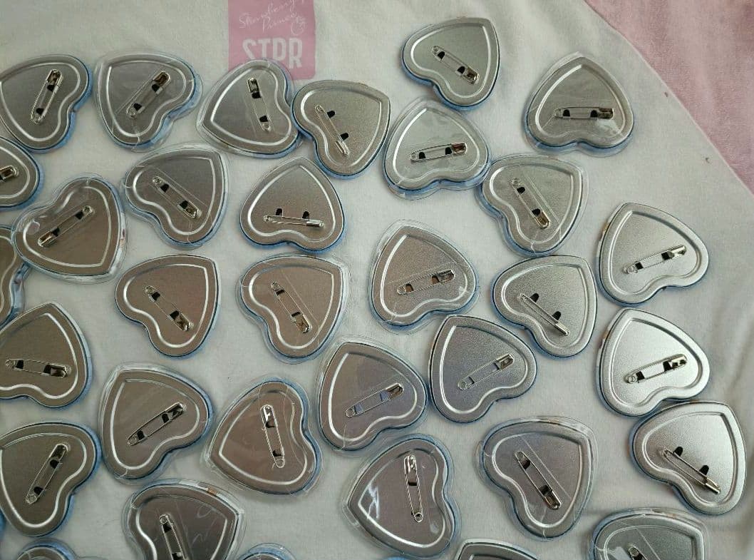 すとぷり　莉犬　缶バッチ　7周年　デフォ　ハートの缶バッチ