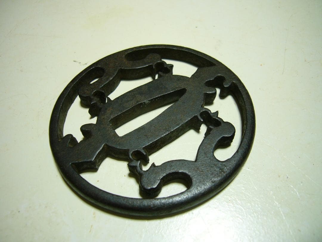 鍔 透かし鍔 鉄 日本刀 時代物　居合