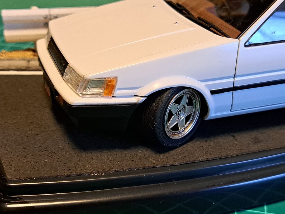 頭文字D　1/24 プラモデル　85レビン　完成品　ジオラマ付き