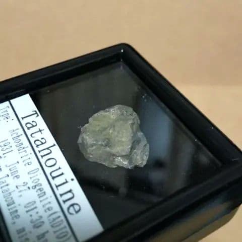 綺麗な緑！タタフィン隕石　標本　大きいのは価値がある!