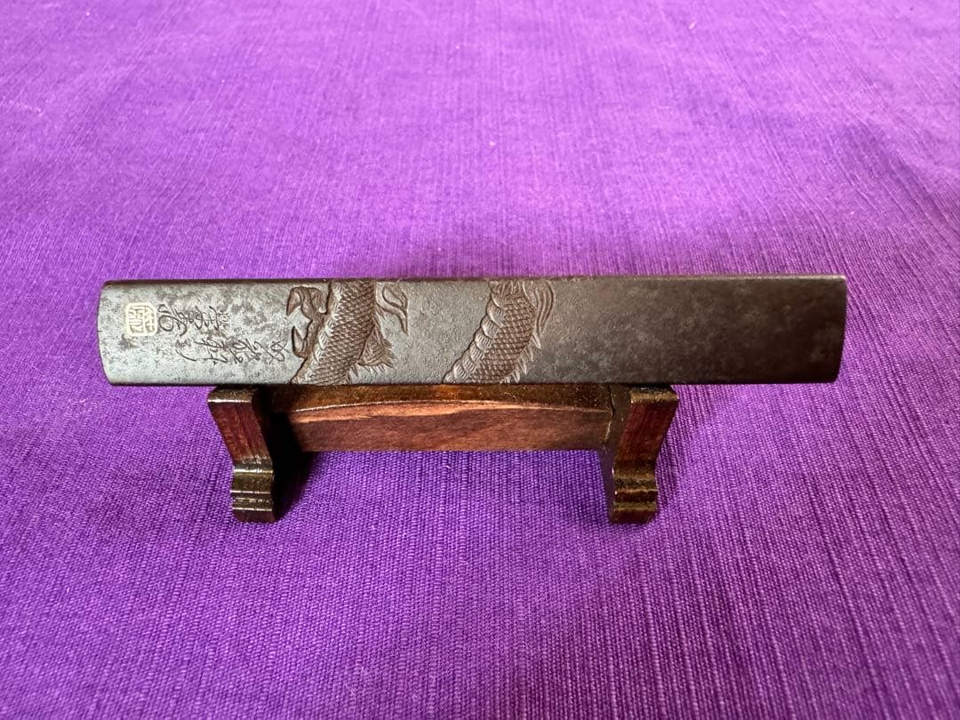 成龍軒栄寿　最高峰品　鉄地龍図小柄　特保確実　真作保証（日本刀装具笄鍔鐔目貫小刀