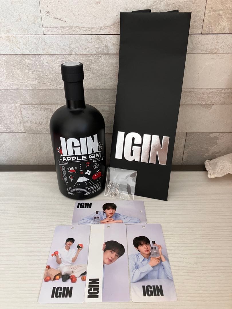 BTS JINアンバサダー IGIN APPLE GIN ボトルネックタグ付き