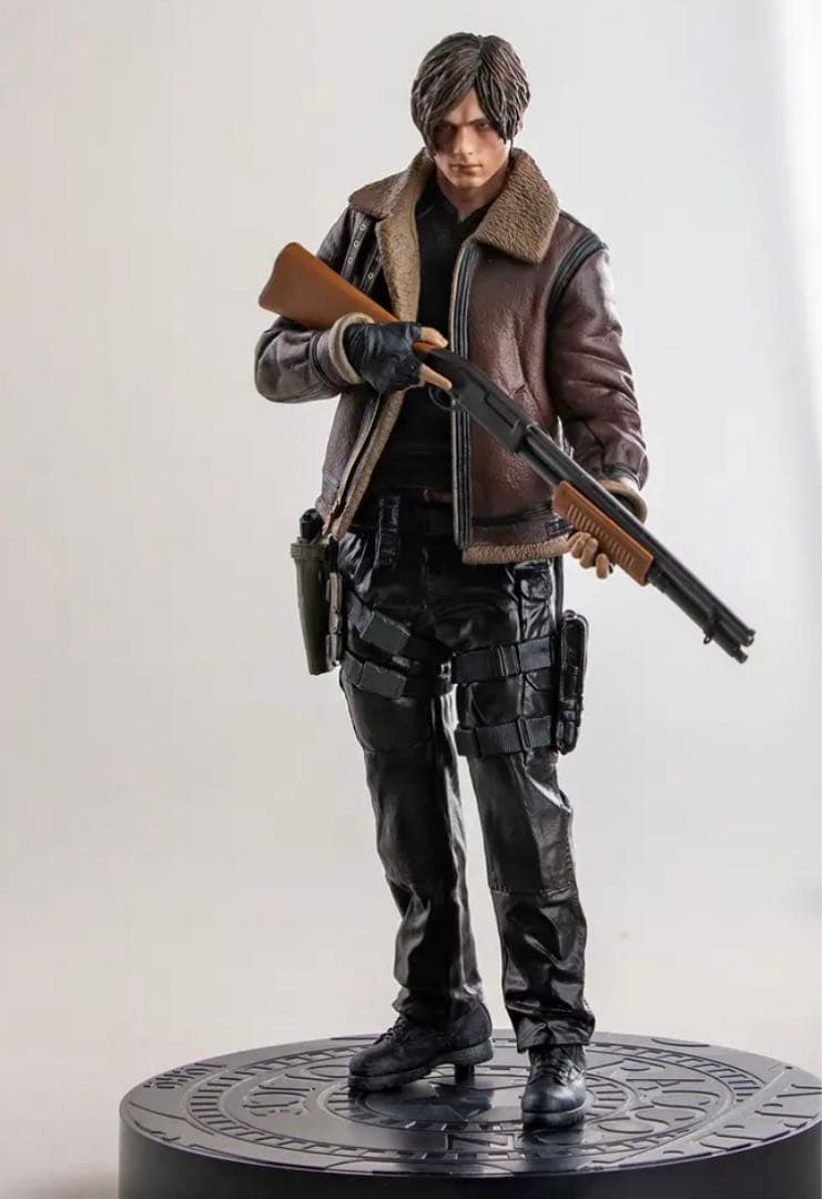 バイオハザード 4 レオン・S・ケネディ フィギュア 新品