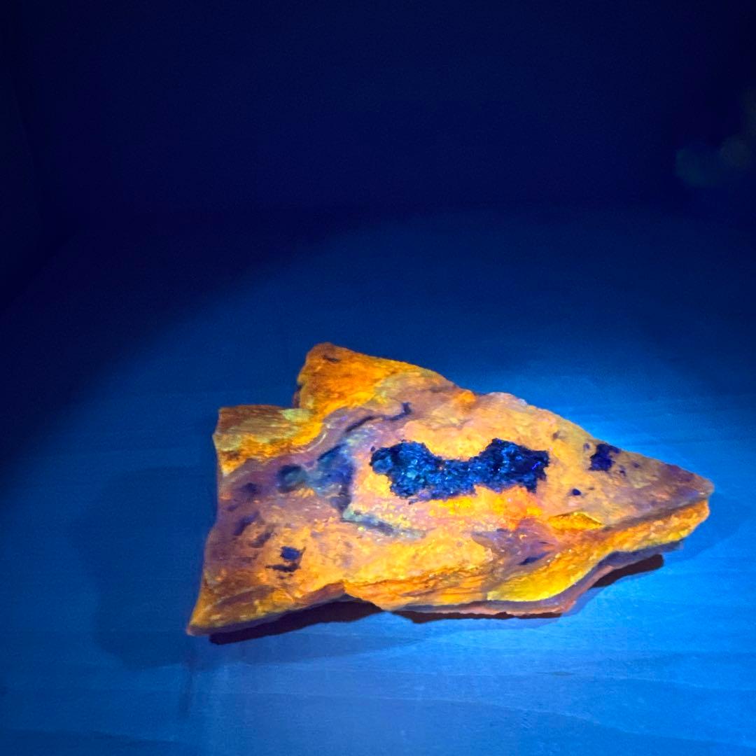 北海道石　然別オパール　蛍光オパール324g