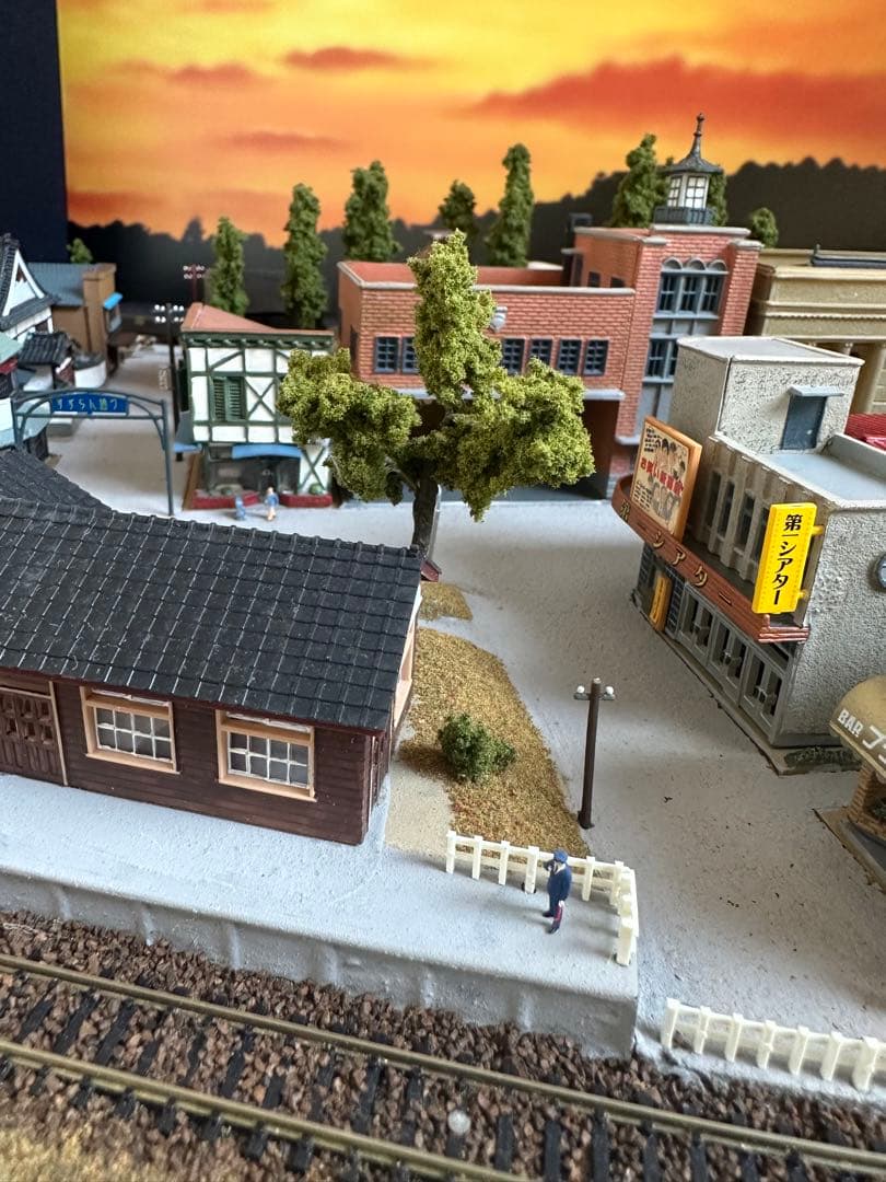 ジオラマ完成版精密鉄道風景模型 駅前横丁Nゲージ 現状品 鉄道模型完成品駅電車