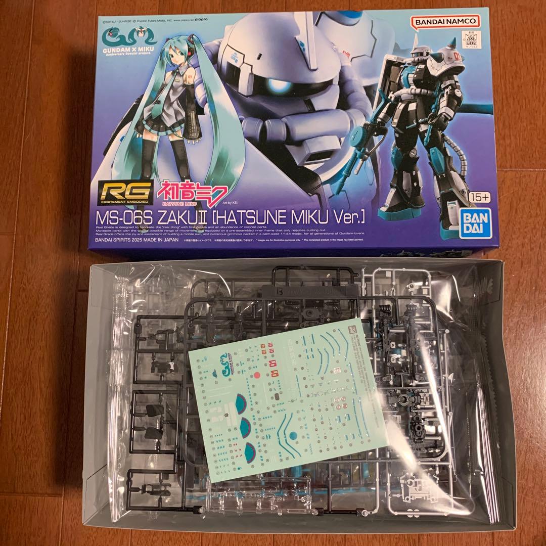 ロボット RG MS-06S ZAKU II [HATSUNE MIKU Ver.]