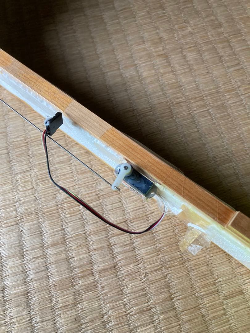 エレベーター等のヒンジ代わりに透明テープを使い作成したグライダー手渡し限定です。