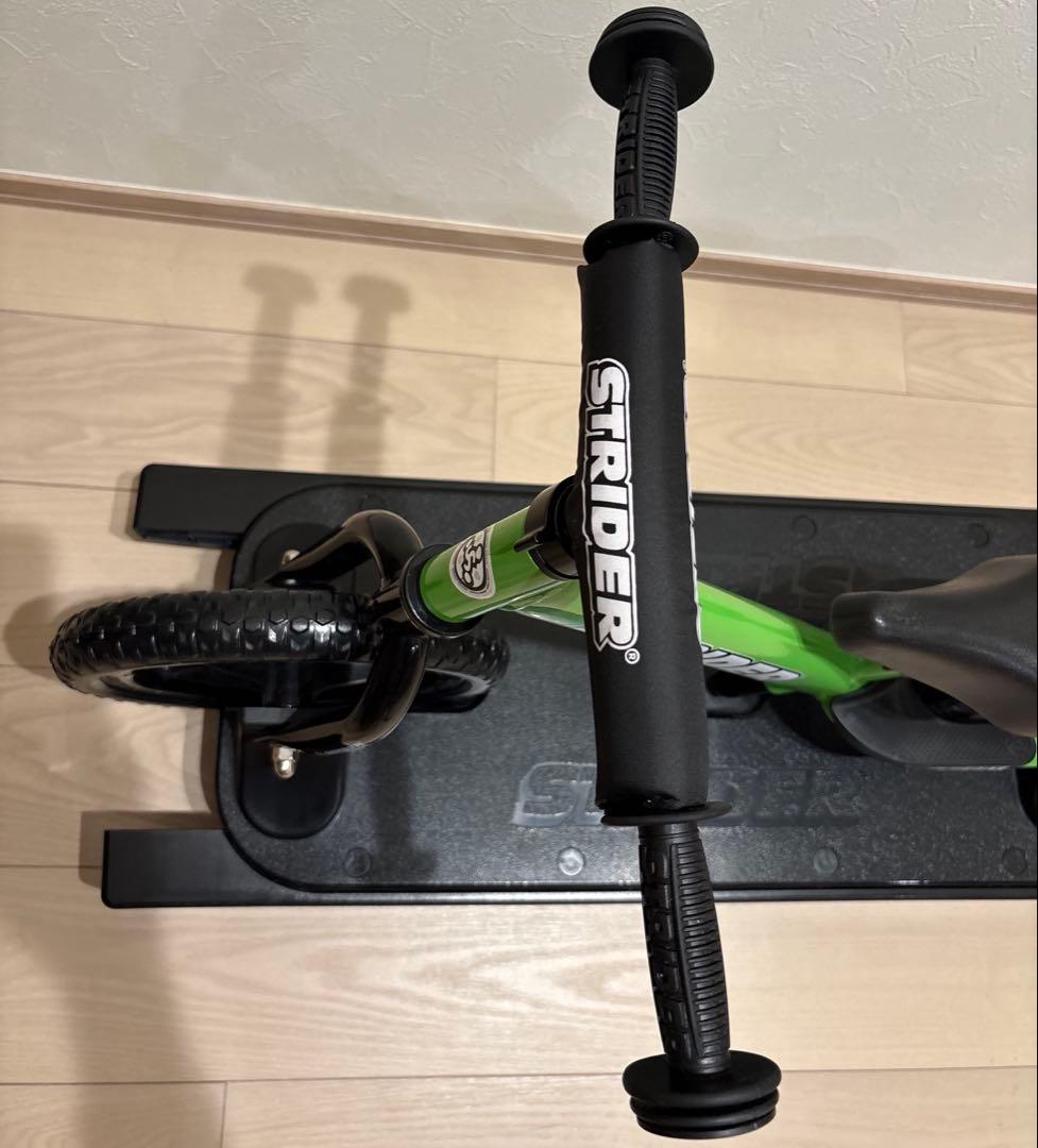 ロッキングストライダー 12インチ グリーン ロッキングベース付き