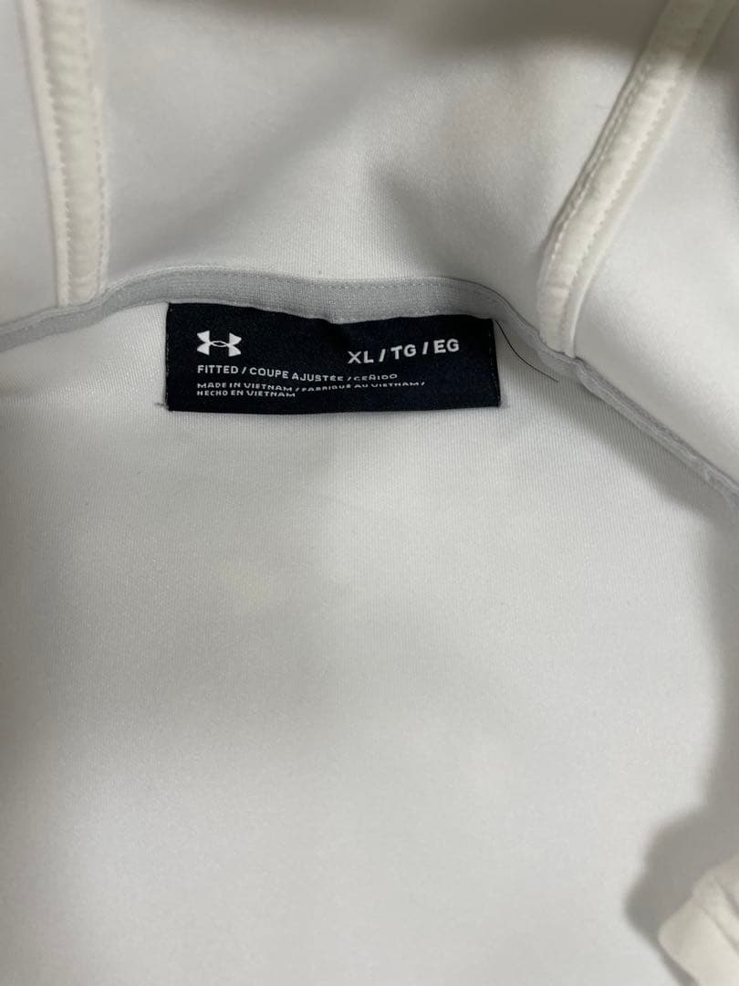 UNDER ARMOUR「ハイブリッド フード パーカー」＋「ジョガーパンツ」